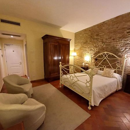 Hotel Il Castello チェルタルド エクステリア 写真