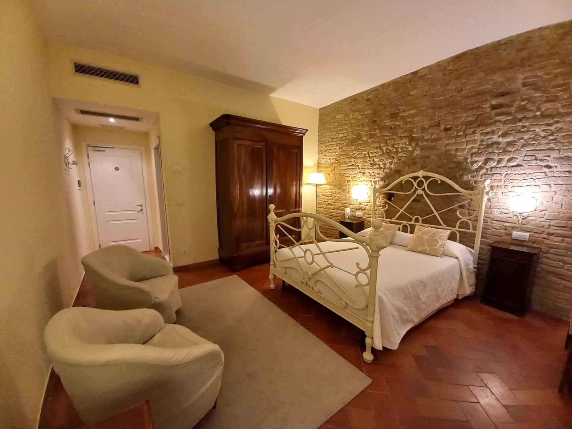 Hotel Il Castello チェルタルド エクステリア 写真