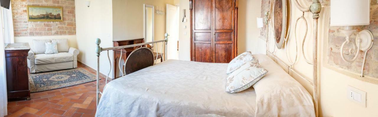 Hotel Il Castello チェルタルド エクステリア 写真