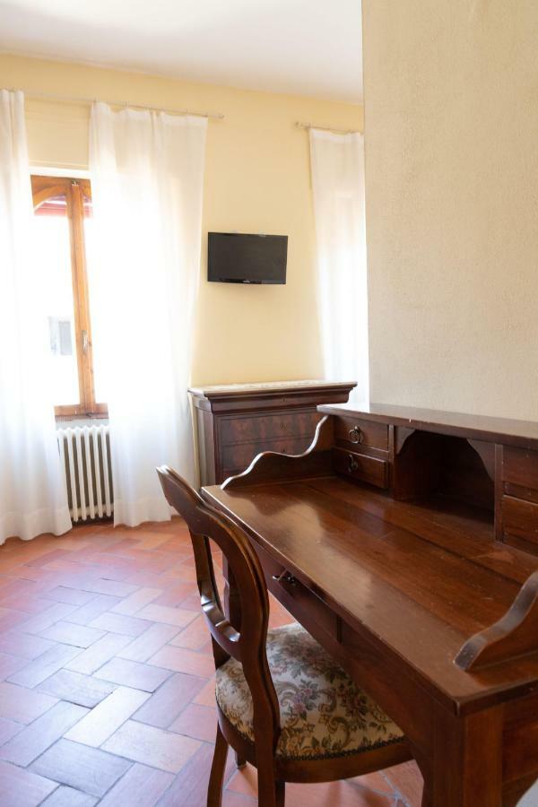 Hotel Il Castello チェルタルド エクステリア 写真